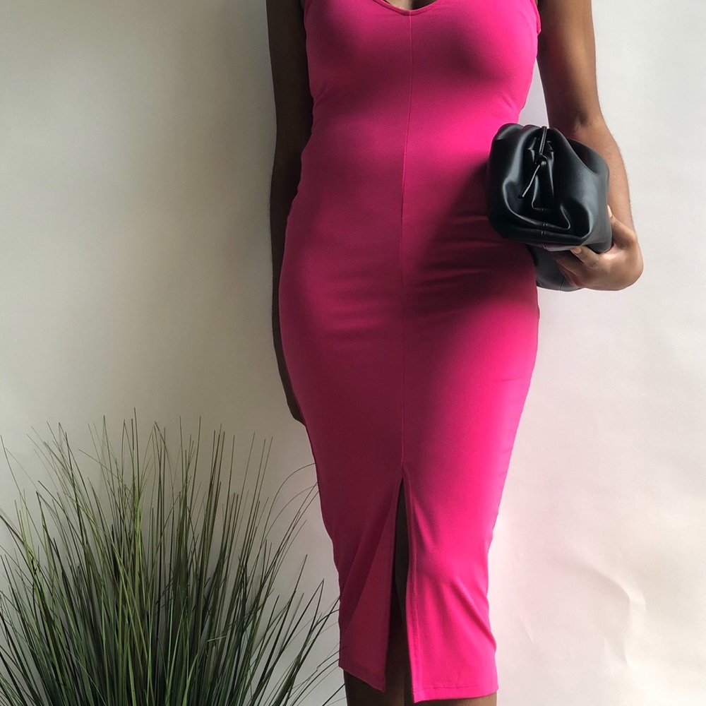 Midi length pink dress with vertical slit. - Picture 6 of 7